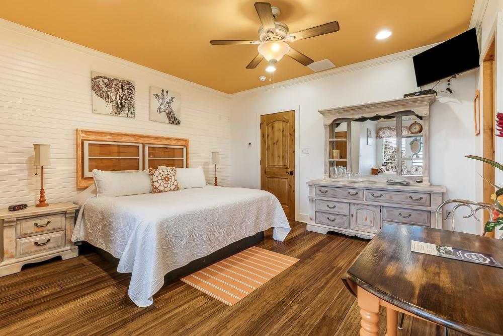 Deluxe Suite with Sea View interior